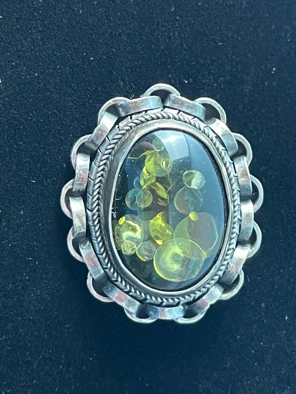 VTG Sterling Silver Amber Green Brooch Pin Artisan Rope Border Scallop Frame